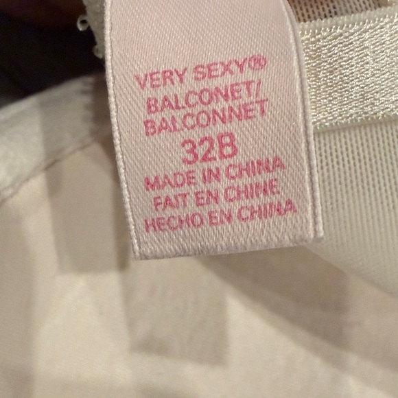 NWOT, Victoria's Secret Cream Lace Bra - Picture 7 of 7